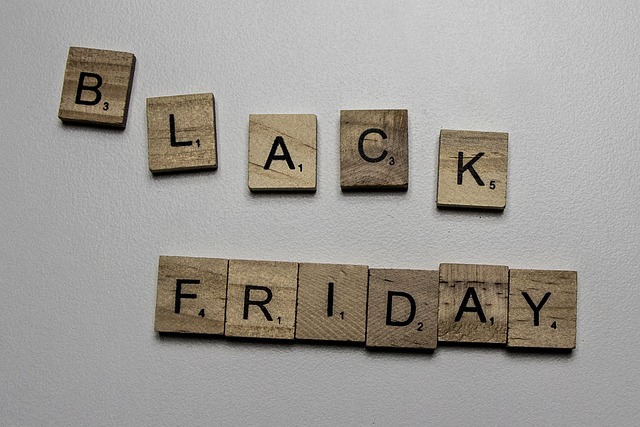 Kartony na ubrania z okazji Black Friday - hit czy kit?