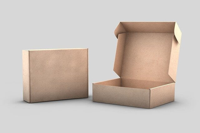 jak zapakować paczkę z ubraniami